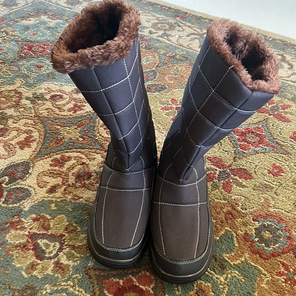 NWOT Itasca Vixen Quilted Boots Sz 8